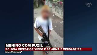 RJ: Vídeo mostra menino com fuzil no meio da rua