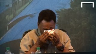 Pele cries during press conference