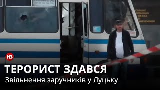 Звільнення заручників в Луцьку: Максим Кривош вийшов з автобусу до початку штурму