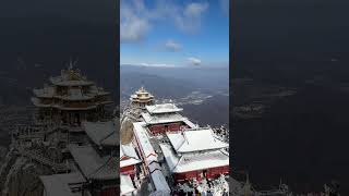 这里不是黄山，也不是华山，这里是河南老君山. 老君山