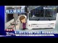 下車遭門夾 母抓嬰兒車救1歲女