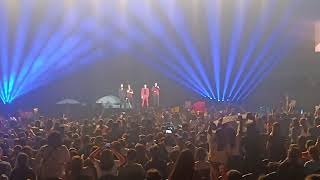 Four lucky Filipina fans serenaded by Westlife on stage