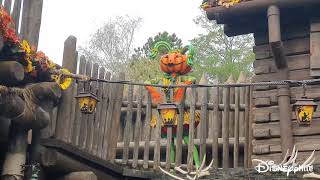 The Pumpkin Men and Women in Frontierland (2020) - Disneyland Paris