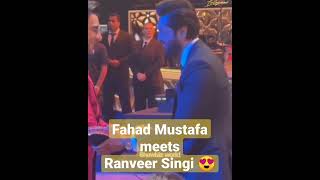 Fahad Mustafa meets Ranveer Singh in Awards show | Shorts | Showbiz World |