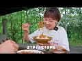 秋妹做道經典下飯菜筍子炒肉，竹筍香嫩可口，油汁拌飯簡直不擺了！【颜美食】