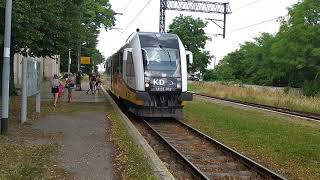 SA135-002 KD Relacji Żary - Legnica wjeżdża na stację Miłkowice 25.07.2020r.