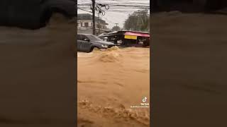 Ford Ranger Raptor Driving Through Flood #shorts #shortsvideo
