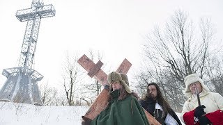 Chilly procession marks 375th birthday of Montreal cross