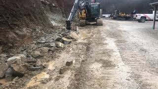 Lot Duty .... Hammering rock with a Deere 180 excavator