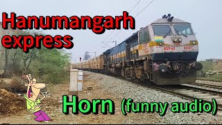 Hanumangarh express arriving in fazilkajunction (funny horn)