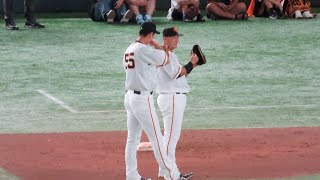 ”試合前”相変わらず仲のいい中田選手と秋広選手【8/25対タイガース戦】