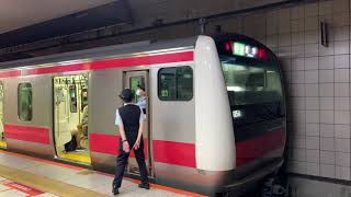 JR京葉線/JR武蔵野線東京駅を入線.発車する列車。