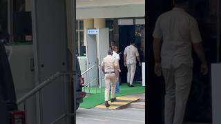 Kareena Kapoor Khan Arrives At Hospital to Meet Saif Ali Khan🥲 #shorts #bollywood #shocking