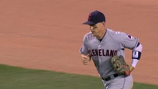 CLE@MIN: Manship escapes bases-loaded jam in the 6th