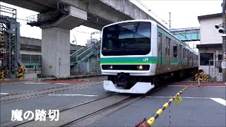 JR E231系　魔の踏切を通過して北千住駅へ入線