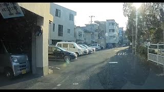 Ｔ字路で一時停止しない車