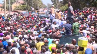 'HATUTAKI RUTO! HATUTAKI RUTO! TUNATAKA BBI!' RUTO HECKLED BADLY IN BURMA MARKET!!