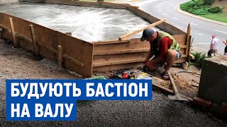 Бастіон з видом на Катерининську церкву зводять на Валу у Чернігові