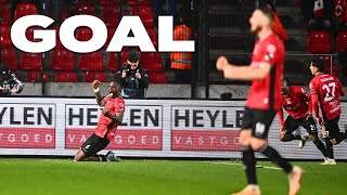 GOAL! Ezechiel Banzuzi maakt de 2 - 2 tegen Royal Antwerp FC