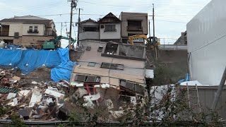 大阪・西成の住宅崩落、残る1軒を撤去　周囲避難させ引き倒す