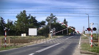 Spoorwegovergang Słupca (PL) // Railroad crossing // Przejazd kolejowy