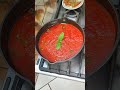 sugo di pomodoro semplice con passata o pelati per condire la pasta ricetta della nonna