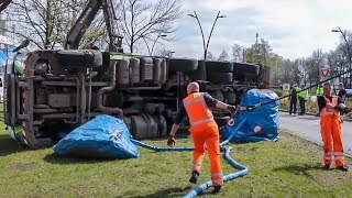 HEAVY TOWING : Truck with waste tilted in Holland 🚛👷🏻