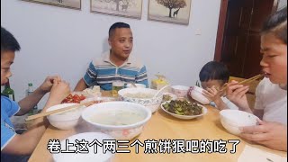 蒜蓉小龙虾，清炖鲫鱼汤，水萝卜炖五花肉，喝啤酒吃大餐，真高兴