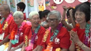 孫子向阿公阿嬤們搥背-104年慶祝阿公阿嬤節-12-土庫第一樂齡