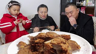 Buy 3 catties of half pig keel for 60 yuan,Xiaodu stewed pig keelfamily members can’t agree with it!