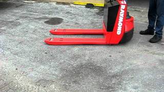 Raymond Electric Pallet Jack 102T F45L   102 06 05648   2006   010