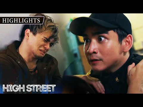 Tim lets Poch run away from their raid High Street (w/ English Subs)