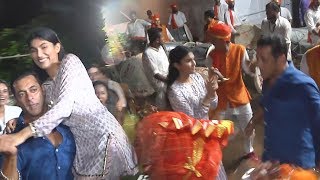 Salman Khan Dance With Niece Alizeh Agnihotri At Ganpati Visarjan 2019