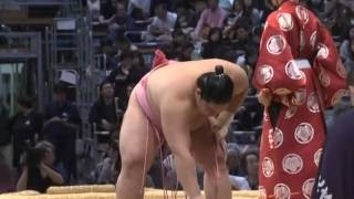 平成28年大相撲九州場所10日目　十両　宇良　琴恵光