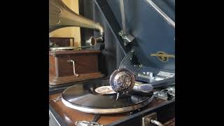 コロムビア吹奏樂團 ♪愛馬進軍歌♪ 1939年 78rpm record. Columbia Model No G ｰ 241 phonograph