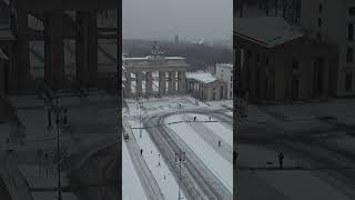 Webcam Berlin - Schnee und Frost am Brandenburger Tor! 🥶 #snow #berlin #winter #travel #webcam