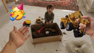 Tufan Eylül Ablasıyla Kartondan Kum Havuzu Yaptı Arabalarıyla Oyun Oynadı | fun kids video