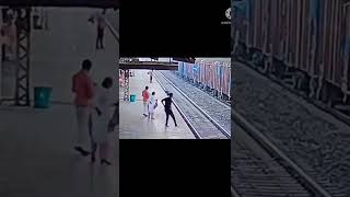 Indian Railways employee saves man from run over by train | Oneindia News