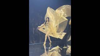 She made a huge comeback this year! #model #fashion #victoriasecret #supermodel #runway