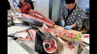 Giant Bluefin Tuna Cutting Show マグロ解体ショー