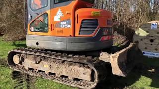 Köp Bandgrävmaskin Doosan DX85R med tiltrotator på Klaravik