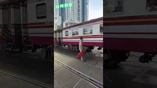 泰国铁路火车|曼谷|街边都能看到火车