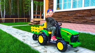 Senya plays with tractors - video collection