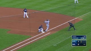 ATL@MIL: Villar makes a sliding stop, long throw