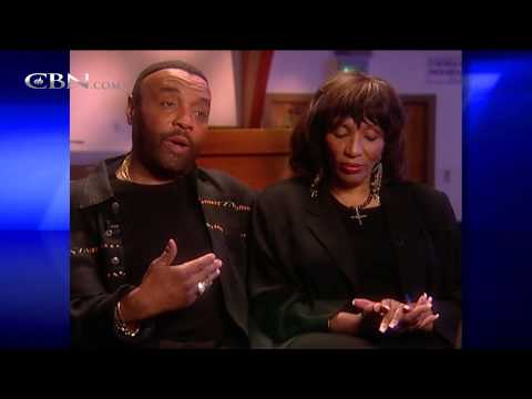 How old was Andrae Crouch when died?