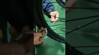 Video of adjusting the spokes 调辐条视频