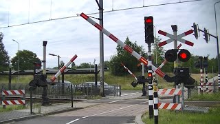 Spoorwegovergang Heerlen // Dutch railroad crossing