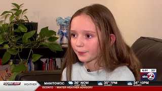 11-year-old from Appleton honored as a hero for saving her mother's life