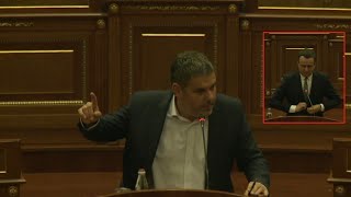 Ardian Kastrati në Kuvend: I ranë brekët poshtë këmbëve Kurtit: Kryetar tregoju që s’janë në ahur