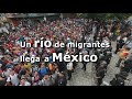 Un río de migrantes hondureños llega a territorio mexicano